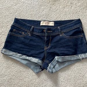 Hollister size 5 w27 low rise shorts